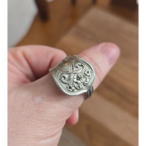 Vtg Rogers Silverware Engraved Textured Floral‎ Pattern Adjustable Spoon Ring